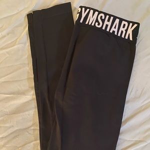 Gym shark leggings